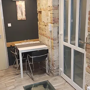 https://economy-holl-apartments.inbudapesthotels.com
